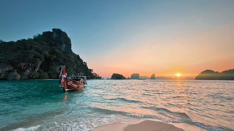 Krabi: Luxury Sunset Cruise to Hong Island Private Tour - Hong Lagoon: limestone-cliff scenery you’ll want to photograph