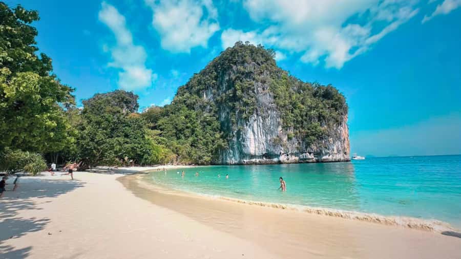 Krabi: Luxury Sunset Cruise to Hong Island Private Tour - Bioluminescent plankton at night: the science moment you can actually see