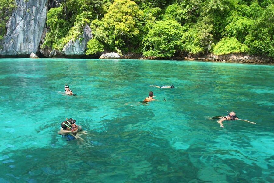 Krabi: Phi Phi Island Sunset Maya Bay and Four Islands Tour - Lunch on Phi Phi Don: Arida Restaurant and the Ton Sai stroll