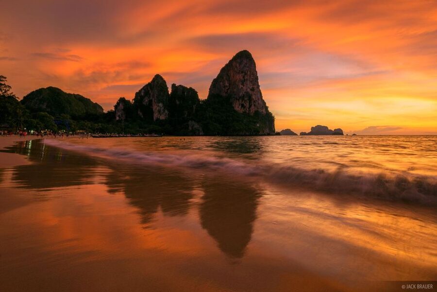 Krabi: Railay Beach Bioluminescent Plankton Ferry Cruise - Meeting point and the clock: what to do before you go