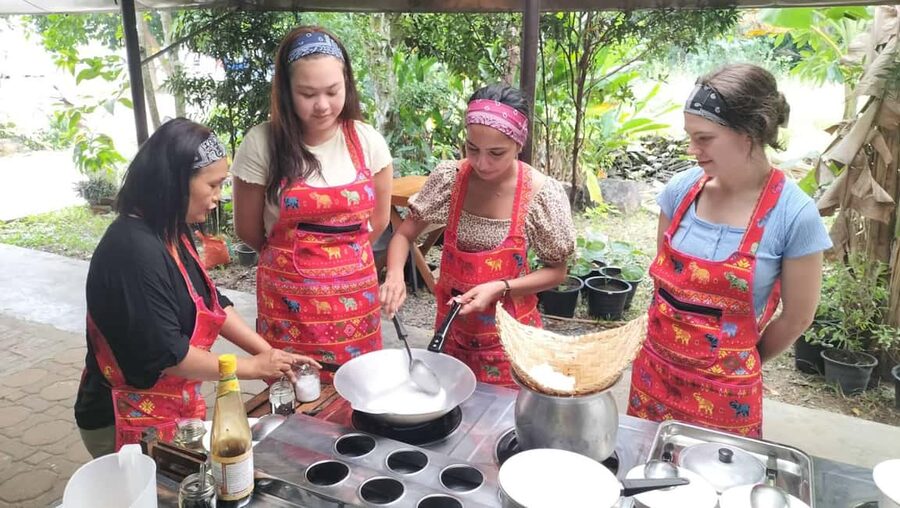 Krabi: Traditional Thai Cooking Class with Local Chef - Who should book this class in Krabi