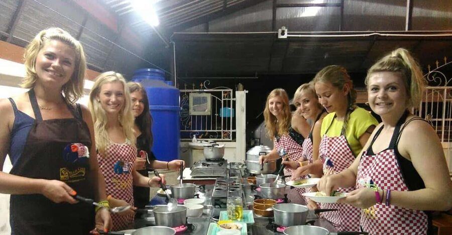 Krabi: Unveiling Thai Flavors by Night at Smart Cook School - Key things that make this Krabi cooking night work