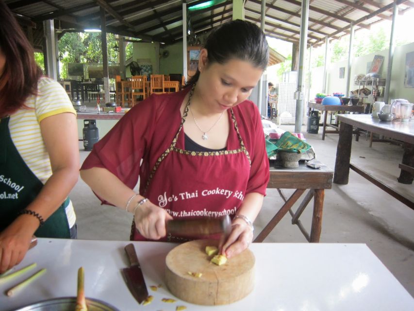 Krabi: Ya's Cookery Late Afternoon Thai Cooking Class - Picking your four dishes from the Thai menu