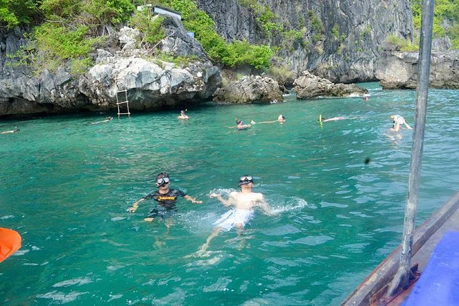 Lanta 4 Islands tour (Longtail boat) - Stop 1: Ko Cheuek for first snorkel time
