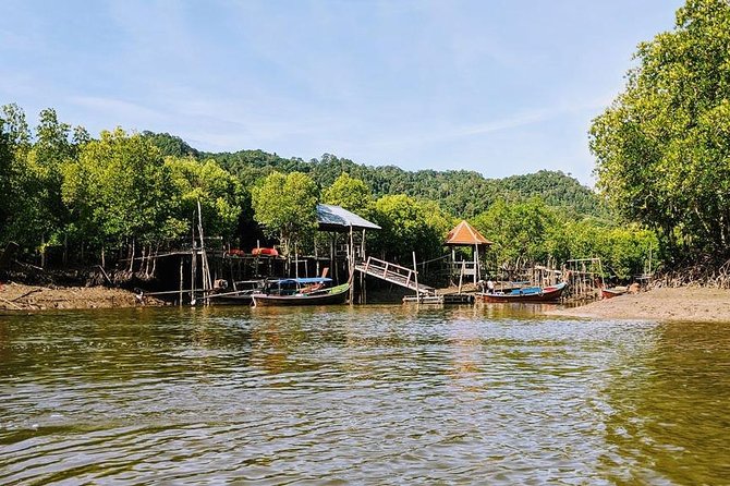 Lanta Old Town and Mangrove Forest Sightseeing Tour - Lunch Time Near Kantiang Bay: Eat Well and Pace Yourself