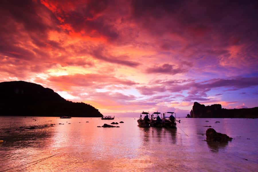 Phi Phi & 4 Islands sunset tour plus bioluminescent plankton - Who this tour fits best (and who should skip it)