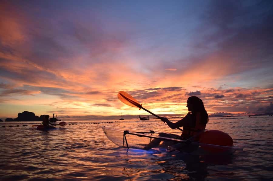 Railay: Illuminated Clear Kayak Night Tour Bioluminescence - How hard is the paddle, and how the guides handle beginners