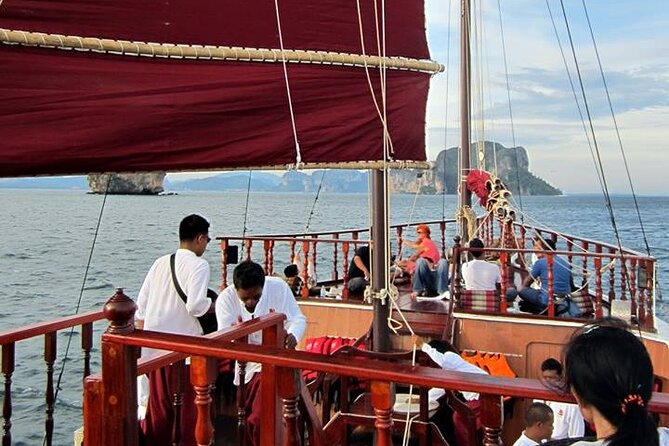 Sunset Dinner Cruise with night Swimming by Luxury Junk Boat - Tub Island and Chicken Island: scenic passing time